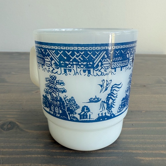 Vintage Anchor Hocking Blue Willow
D ring milkglass mug - Picture 11 of 11